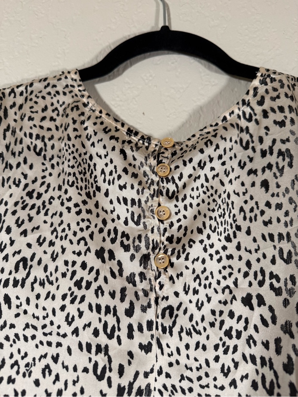 Leopard Satin Cream Leopard Cheetah Print Blouse Women's Medium - Picture 6 of 9